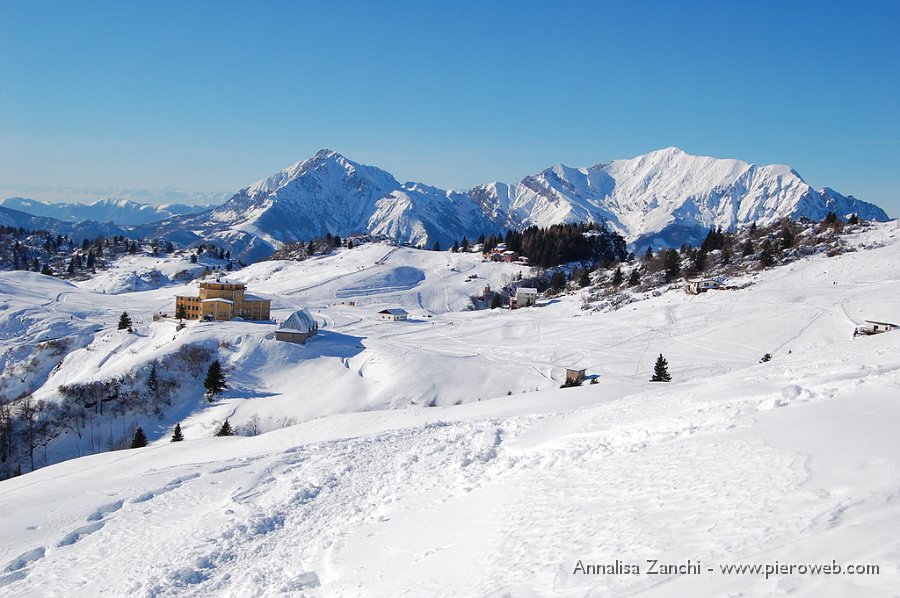 27 In vista dei piani di Artavaggio.JPG